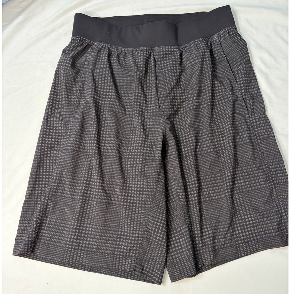 Lululemon Pace Breaker Medium  Shorts Mens Black Grey Glen Plaid Athletic
